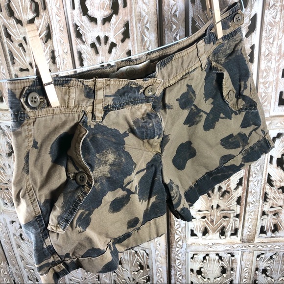 J Crew floral camo utility shorts 0 - Picture 8 of 8